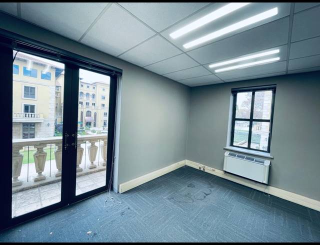950M² OFFICE TO LET IN MAGALIESSIG